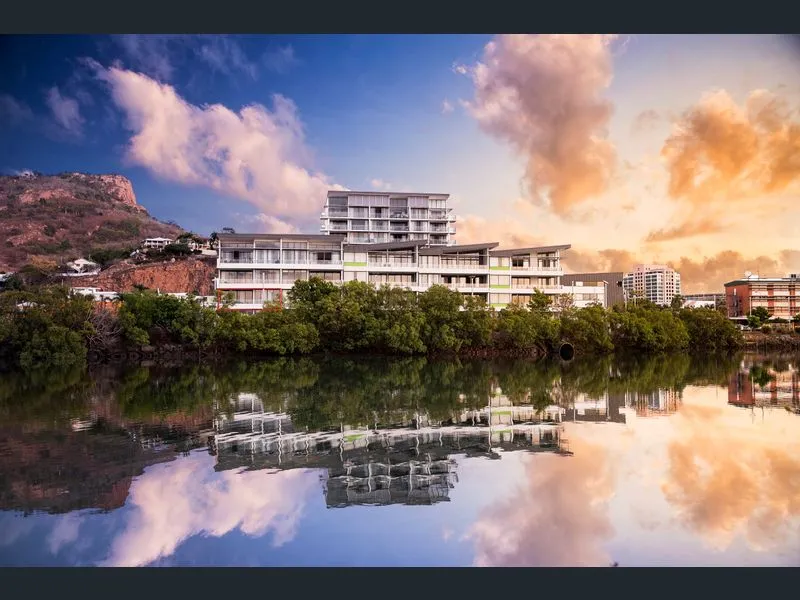 FURNISHED PROPERTY - POOL AND GYM IN COMPLEX