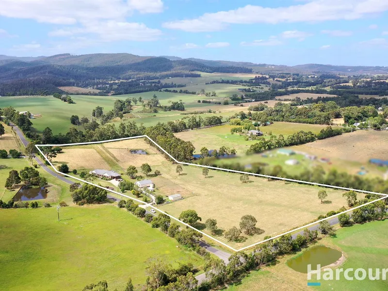 Extensive Family Home On 13 Acres (approx.)