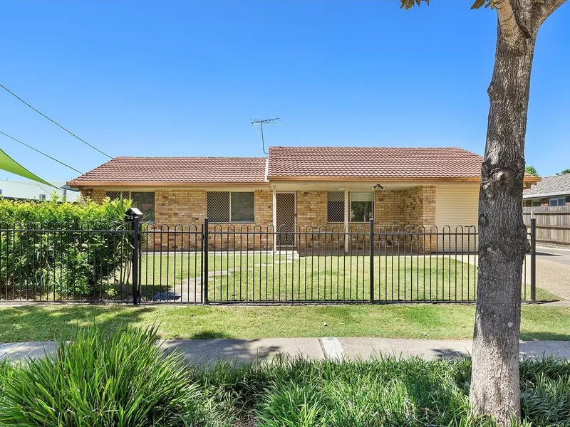 3 Bedroom Low-set Family Home !