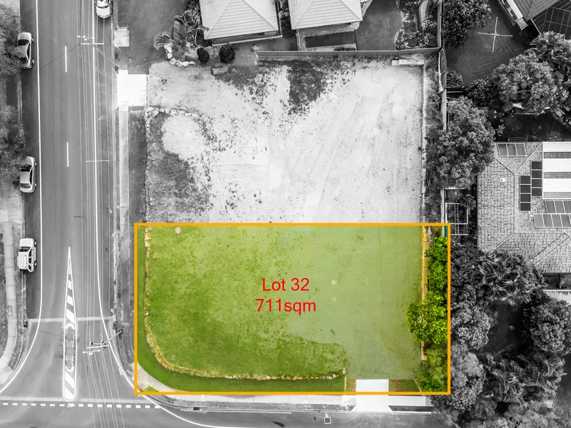 711m2 elevated corner block in the heart of Petrie!!