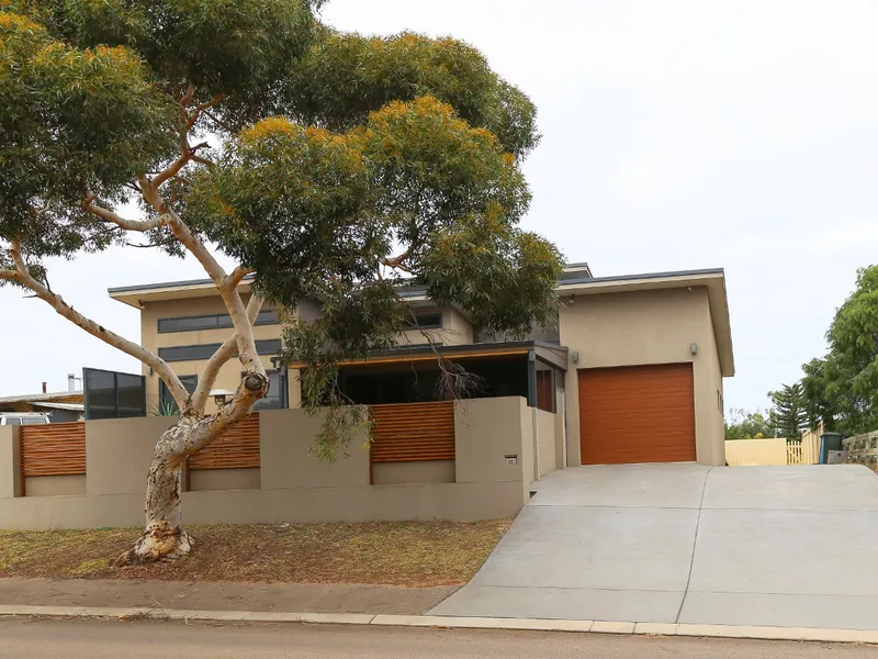 250m to Castletown Beach