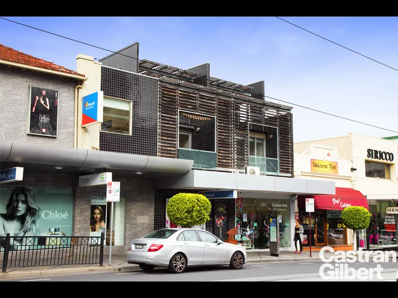 RENOVATED APARTMENT IN THE HEART OF TOORAK!