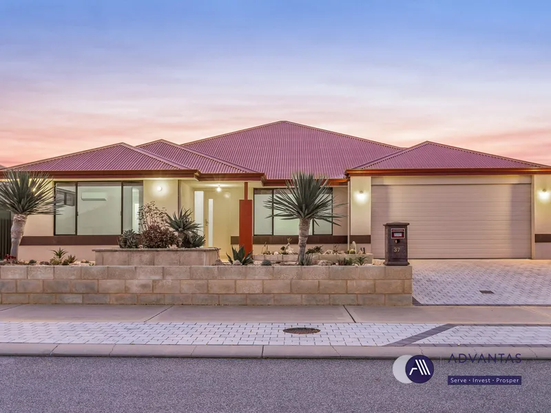 Stunning 4bedroom, 2 bathroom dream home in the best location. Close to parks, transport, freeway, cafes, shops and amenities. 