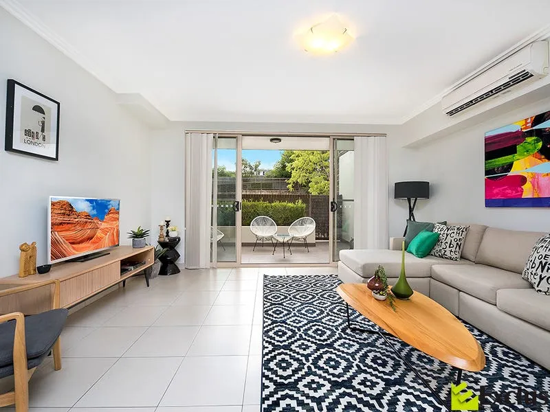 TWO LEVEL APARTMENT!