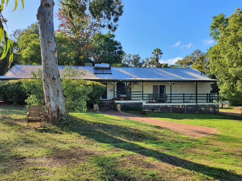 CLASSIC QUEENSLANDER ON ONE ACRE