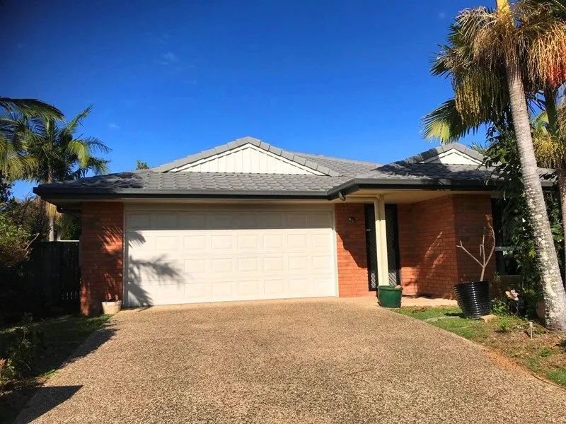 Large 4 bedroom home, close to everything !!!