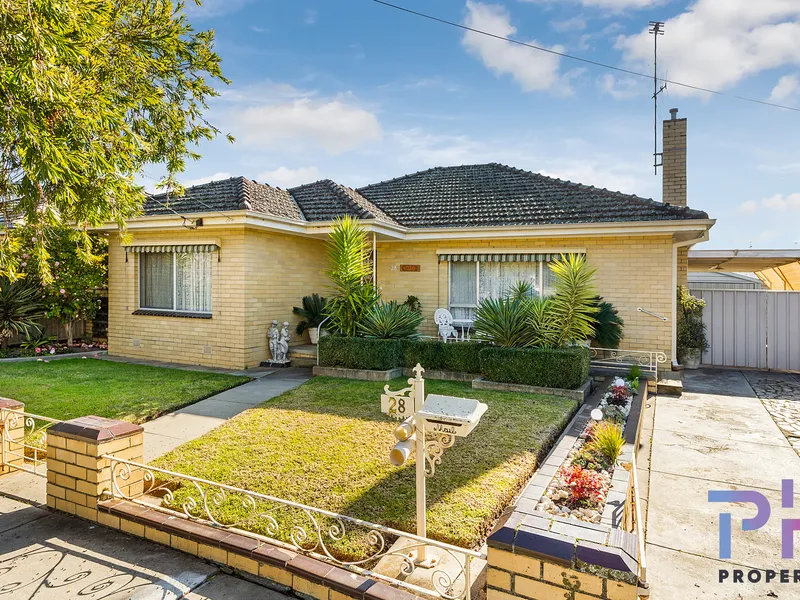 A CLASSIC CREAM BRICK TO CALL HOME
