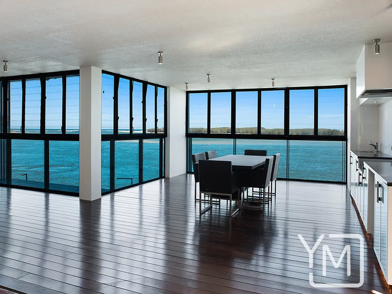 Absolute Waterfront – Breathtaking Views – Premium Penthouse Location