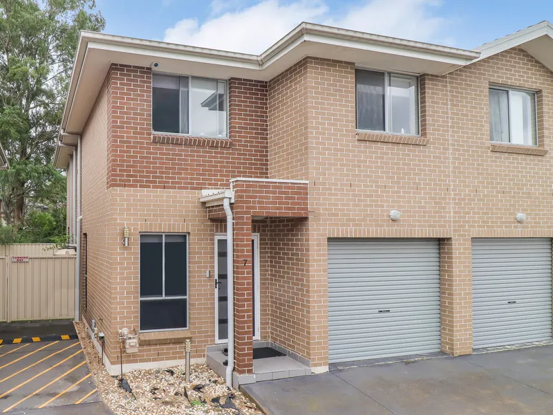FOUR BEDROOM TOWNHOUSE ONLY WALKING DISTANCE TO ROOTY HILL TRAIN STATION AND LOCAL AMENITIES