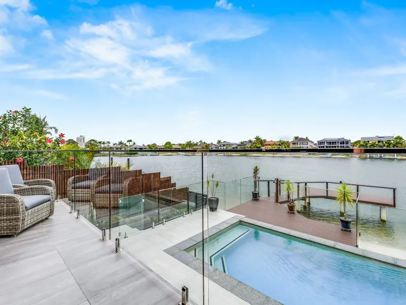 Near New Luxury Waterfront Home, With Rooftop Entertaining Terrace Overlooking The Gold Coast Skyline