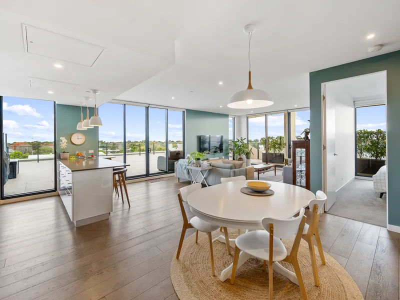 7th Floor Sophistication with Unmatched Views