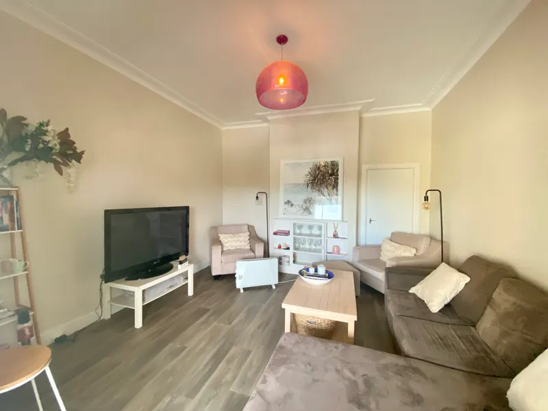 Spacious three bedroom apartment!