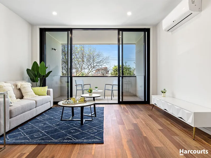 Beautiful home walk to everything