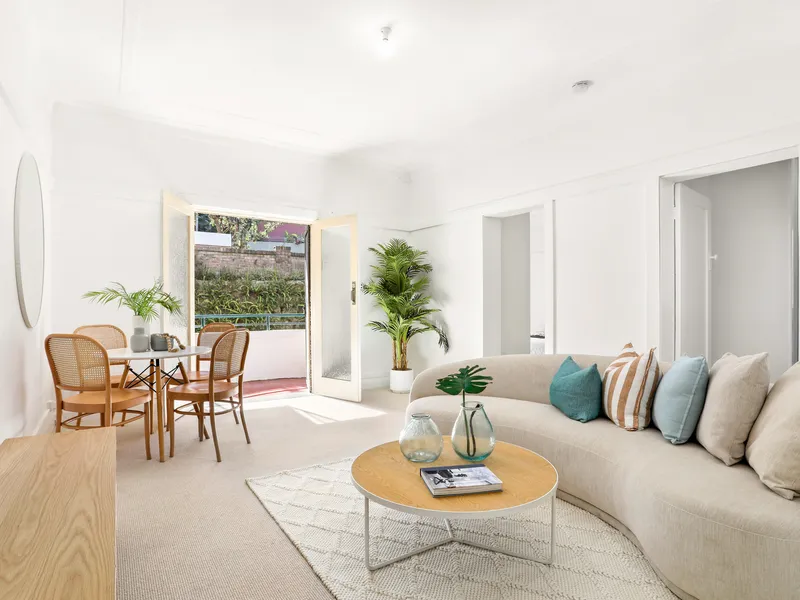 A Beach-Cottage Feel And Soothing Sea Views