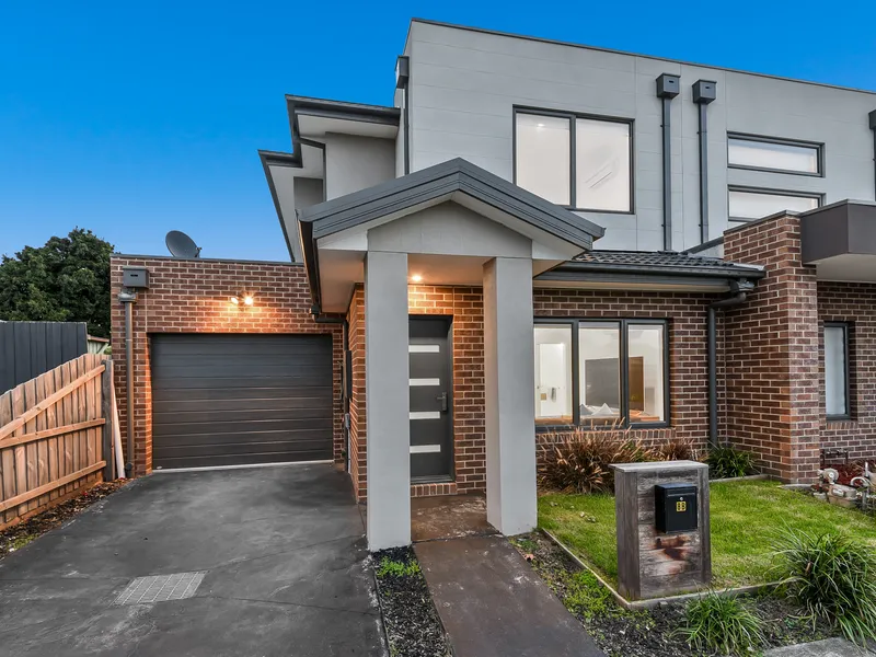 listedAS - High-end contemporary finishes throughout