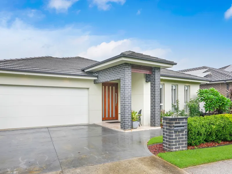 Single Level Stunner - Plenty Of Space & Great Location !!