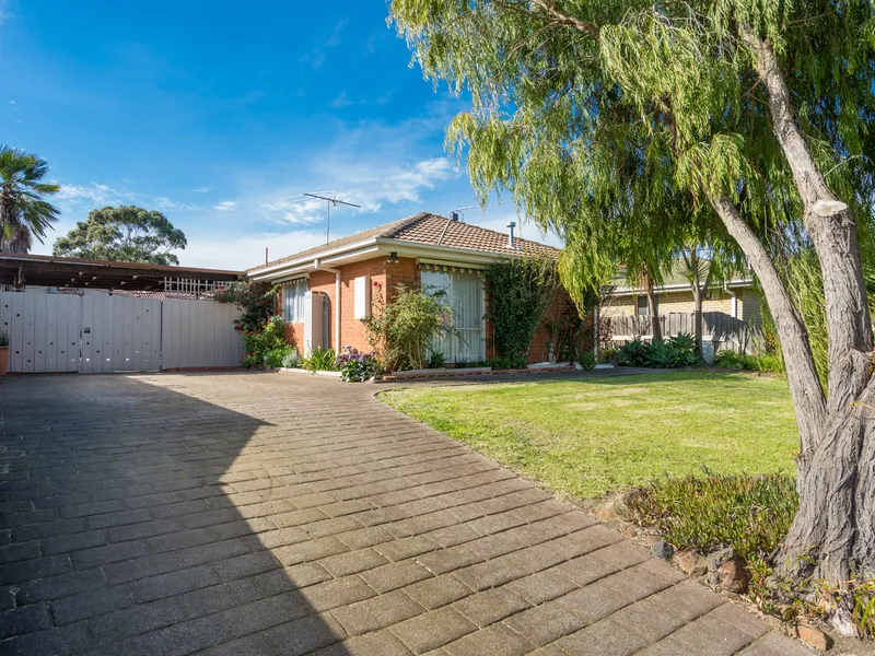 125 ROKEWOOD CRESCENT, MEADOW HEIGHTS