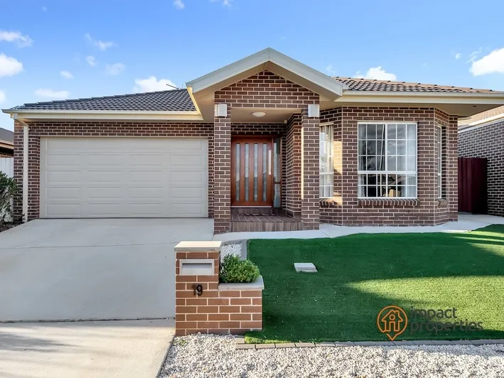 Smart Opulent Family Home !