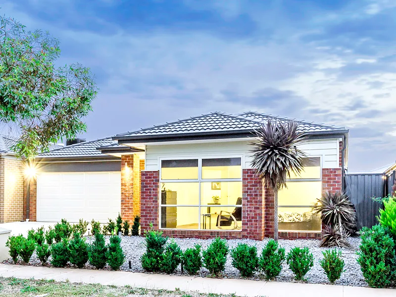 Perfect Family Home- Walk to P-9 Point Cook College!