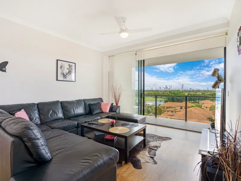 Luxury at its Finest. 280 Degree Views of Gold Coast Skyline