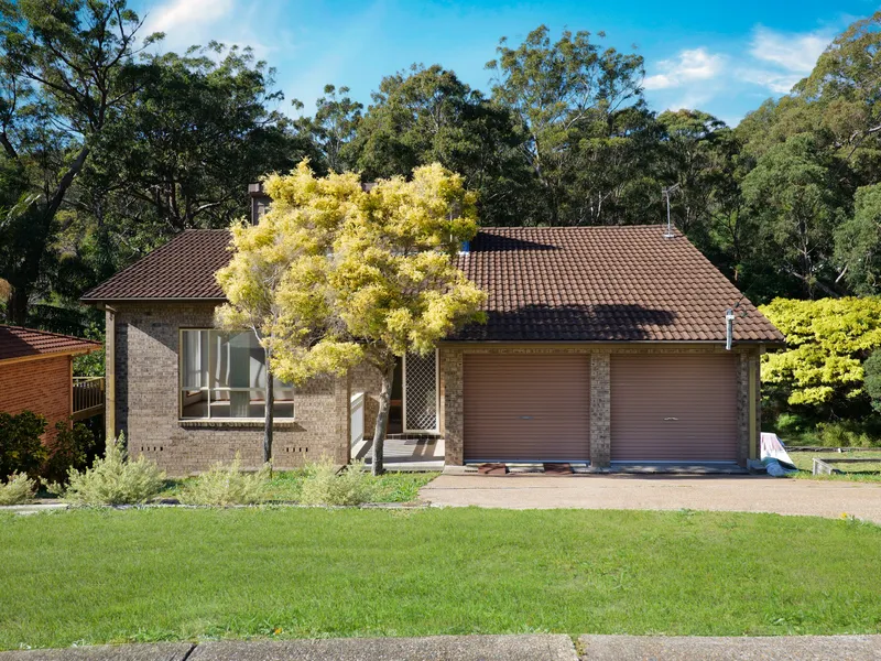 Substantial Family Home with a Bush Backdrop & Man Shed