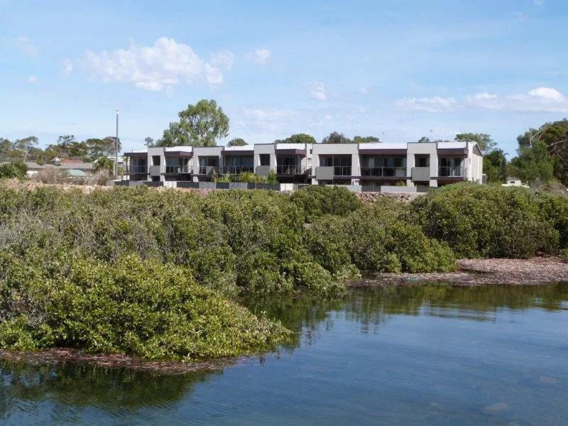 Townhouse Waterfront Living