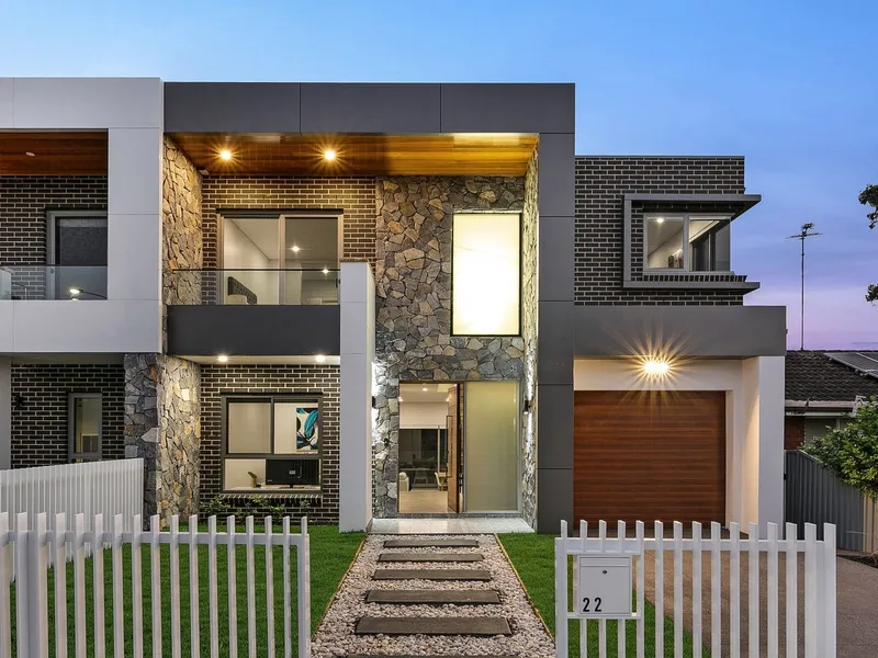 Exceptionally Abundant Family Living in Ultra Convenient Location