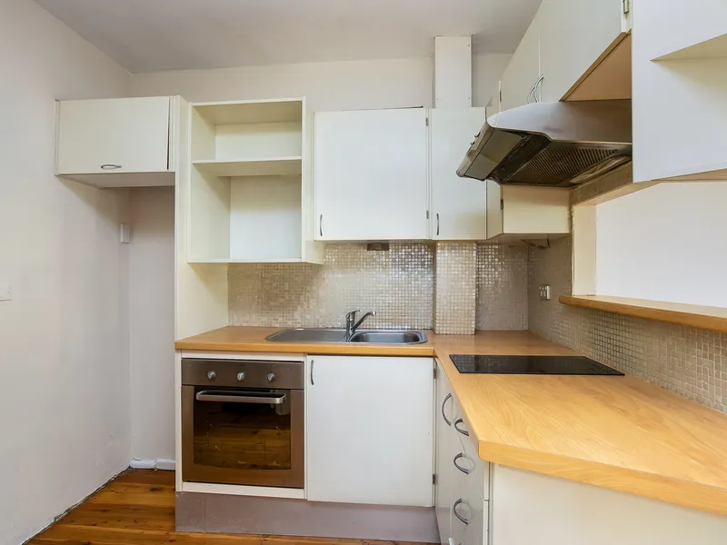 Boutique block of eight, ultra convenient beachside location