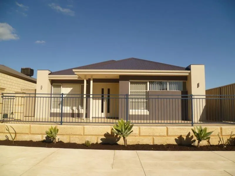 Super Location Overlooking the Park