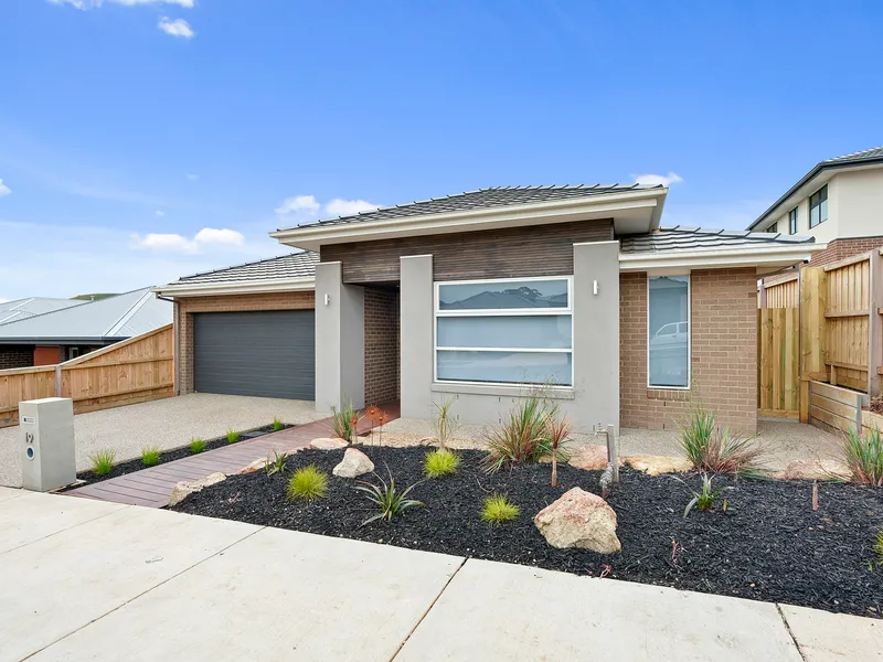 GORGEOUS FAMILY HOME WITH THE ULTIMATE ENTERTAINMENT SPACE!