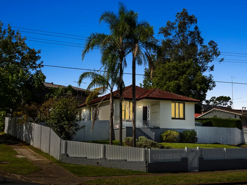 Tastefully renovated | Family entertainer | Elevated position | Parkland outlook