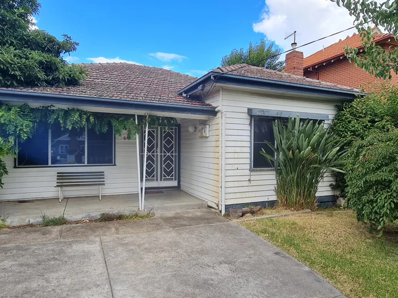 Just 250m to Melville Rd Tram stop (Route #58)