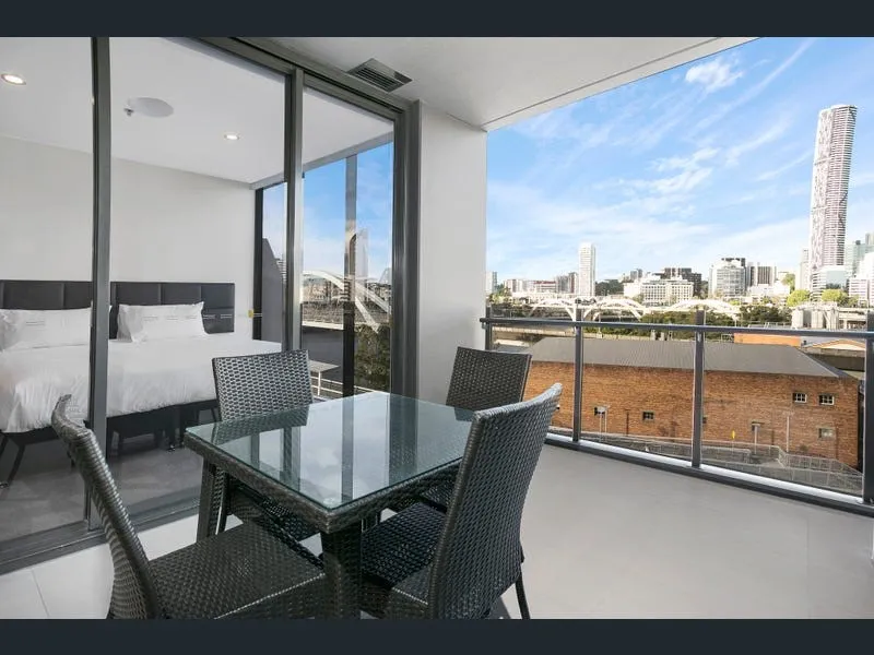 Modern One Bedroom Apartment with Stunning City Views