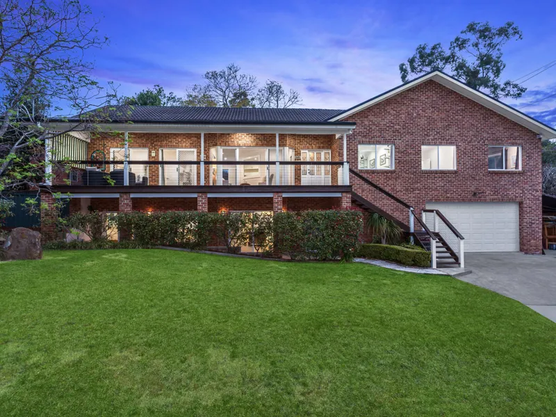 Entertainer's dream with northeasterly district vistas