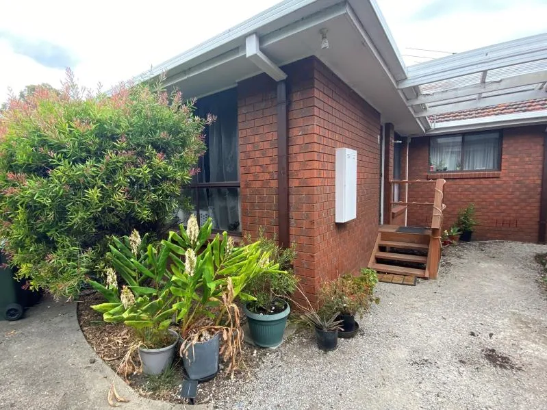 CHARMING 2 BEDROOM UNIT IN TULLAMARINE