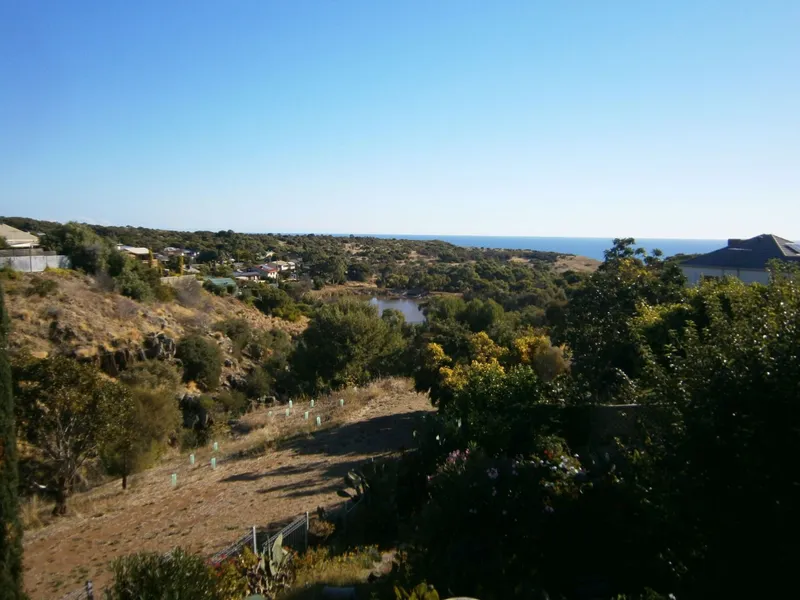 Stunning 2 bedroom apartment with conservation park/ ocean view