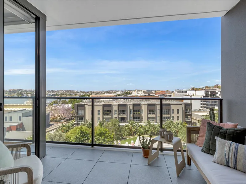 Perfect Two Bedroom Apartment w/ River Views