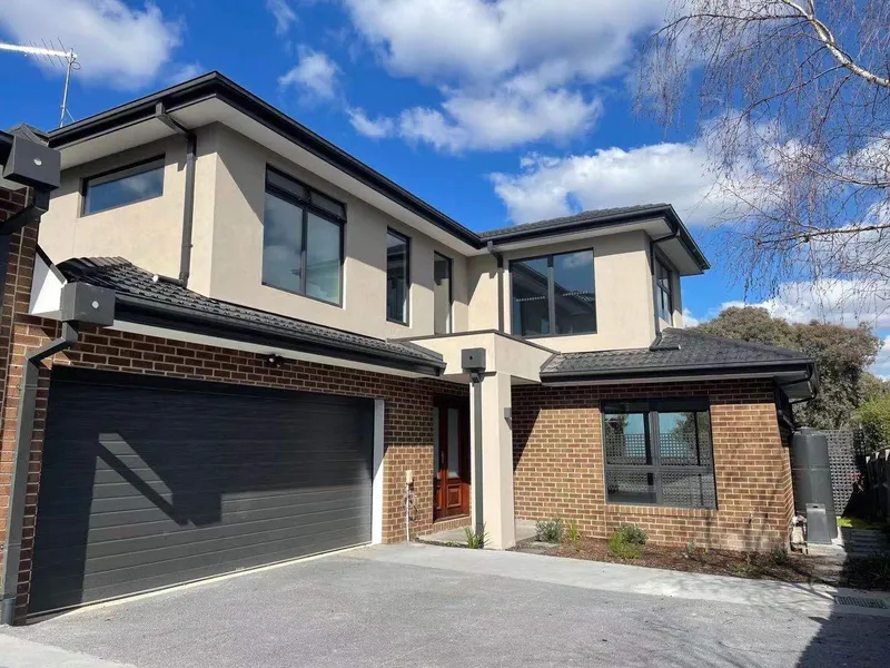 Brand New Luxury Home And Versatility Living!