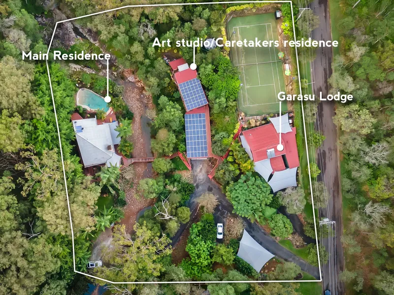 RARE, UNIQUE RAINFOREST RETREAT - 3 DWELLING MONEY MAKER - RESORT STYLE FACILITIES PLUS RUNNING CREEK