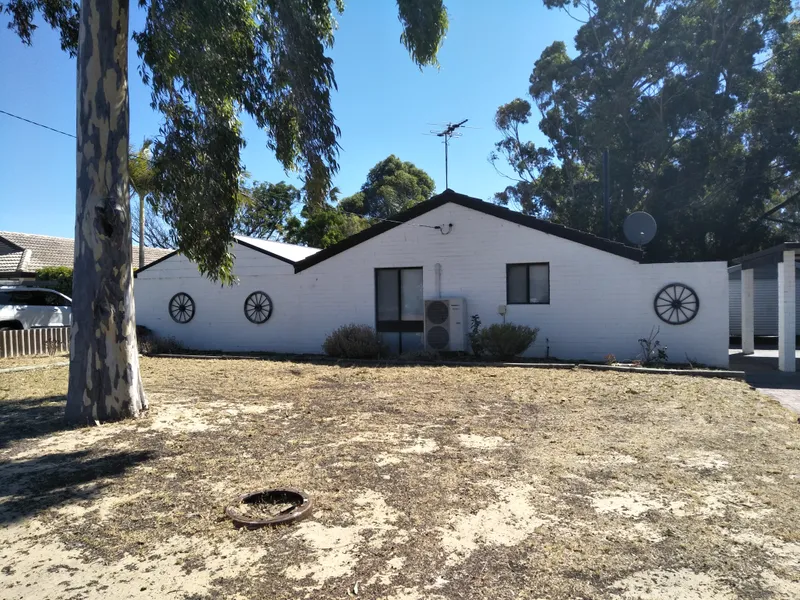 CLOSE TO SCHOOL! Break Lease