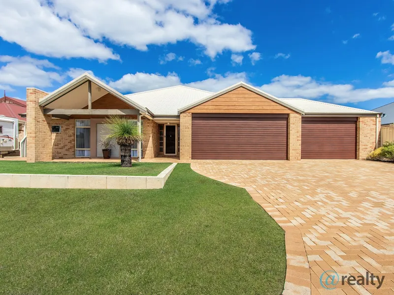 HUGE BEACHSIDE FAMILY HOME WITH TRIPLE GARAGE AND POWERED WORKSHOP