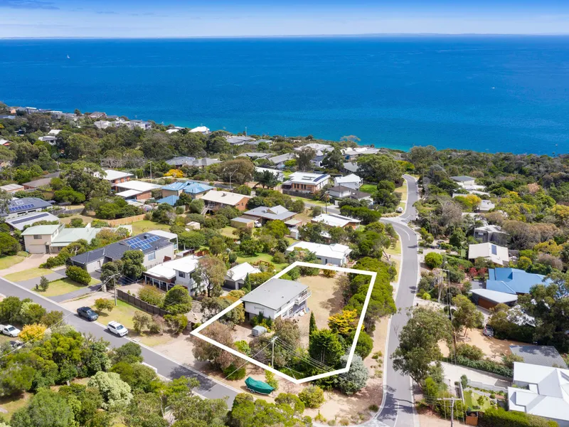 ORIGINAL BEACH HOUSE WITH PANORAMIC VIEWS