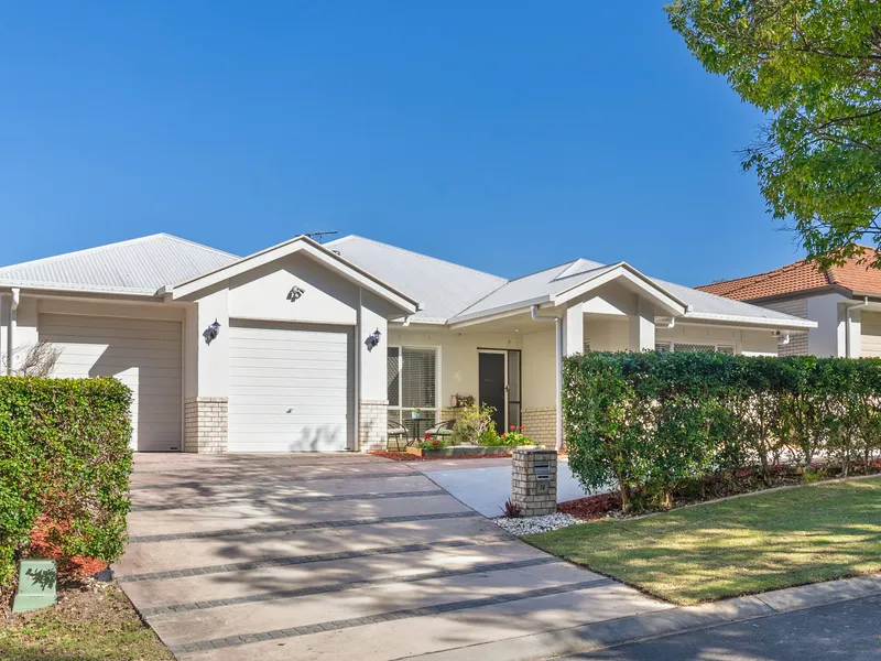 Picture Perfect, Leafy and Quiet Street, Opposite Bushland