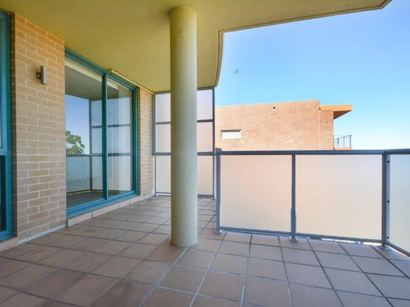 SPACIOUS APARTMENT IN CENTRAL LOCATION 