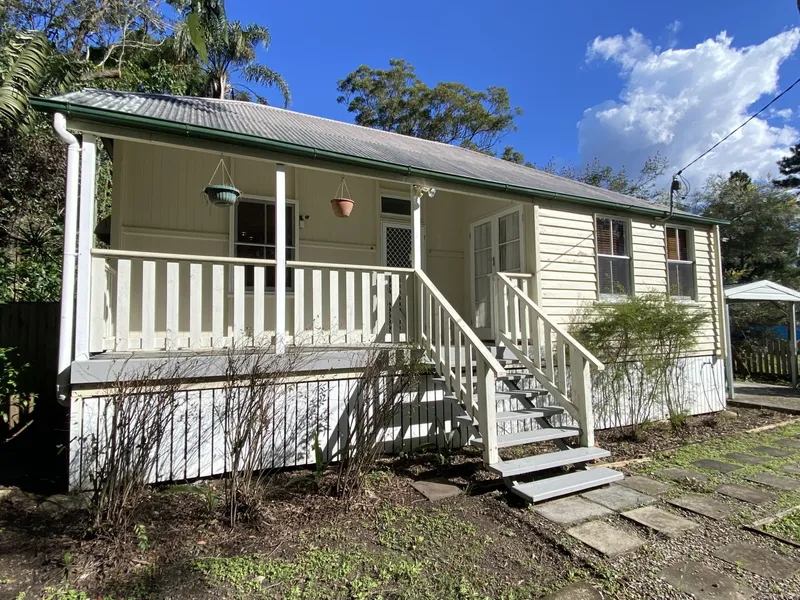 2 Bedroom Charming Queenslander in Great Location