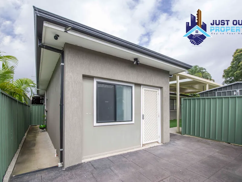 Massive 3 bedroom Brick Granny Flat with 2 Kitchens + Gym Room with bathroom
