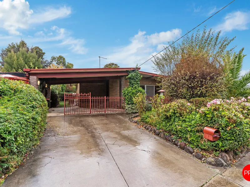 A Retro Gem in a Prime Location!