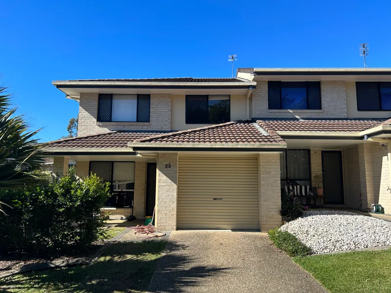 3 BED TOWNHOUSE WALKING DISTANCE FROM ROBINA TOWN CENTRE
