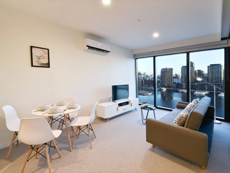 Docklands Comfort 1BR Apartment