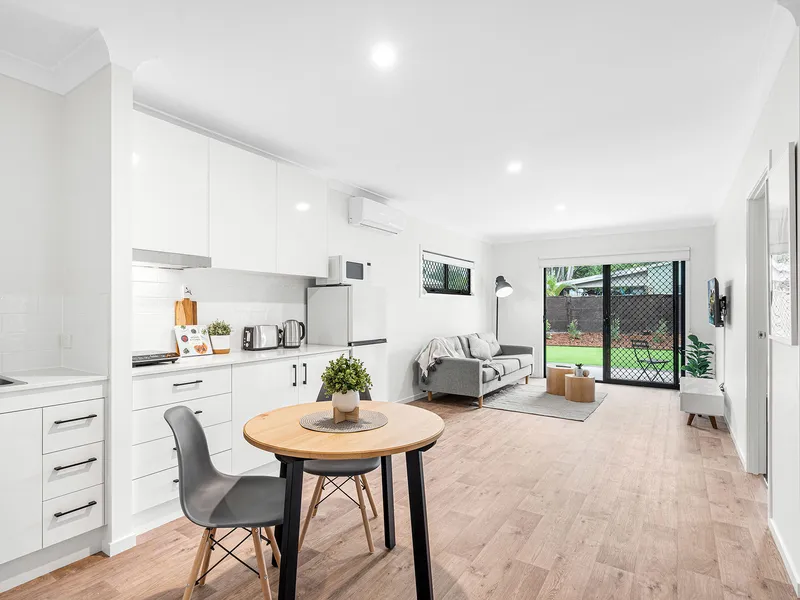 NEAR NEW ACACIA RIDGE STUDIO UNIT